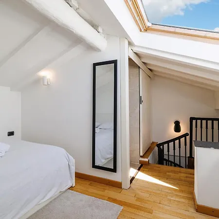 Spacieux Duplex - Carre D'or - A 2 Min De La *