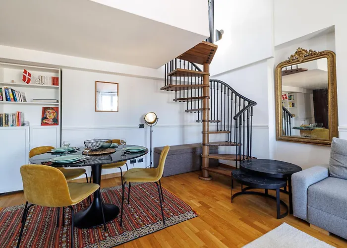 Spacieux Duplex - Carre D'Or - A 2 Min De La Mer Apartmán *